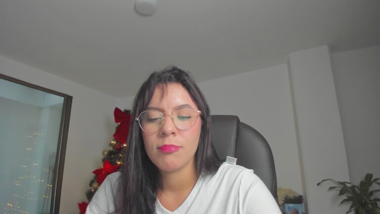 Piercingeyees's Streamate show and profile