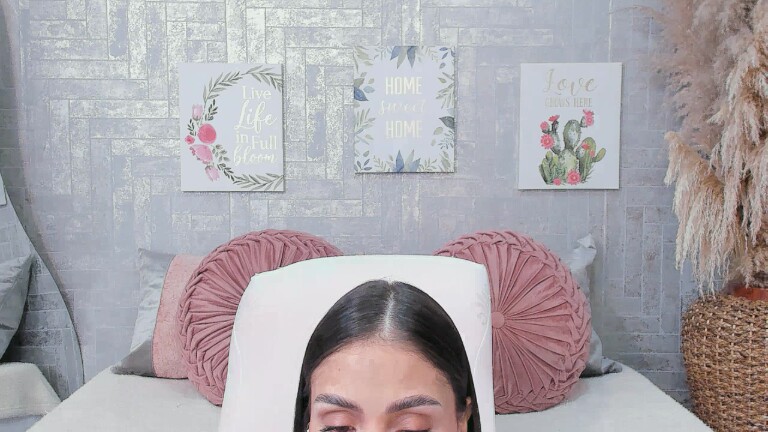 SaraBacker's Streamate show and profile