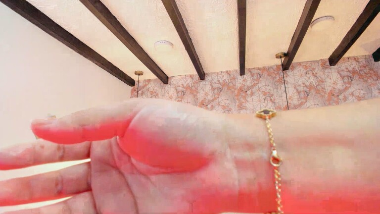 SaharaLyn's Streamate show and profile