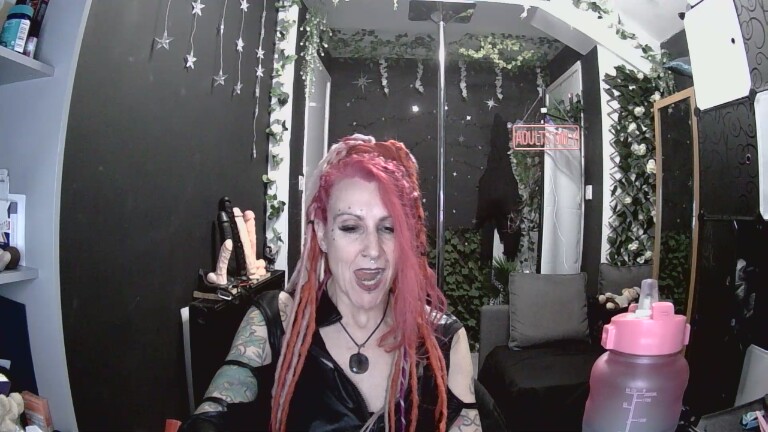 SkySparks's Streamate show and profile