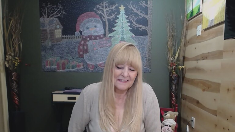 Adrianna_4u's Streamate show and profile