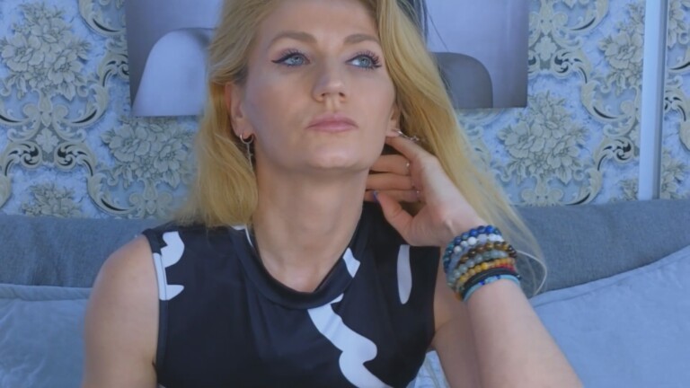 AshleySweetXxX's Streamate show and profile