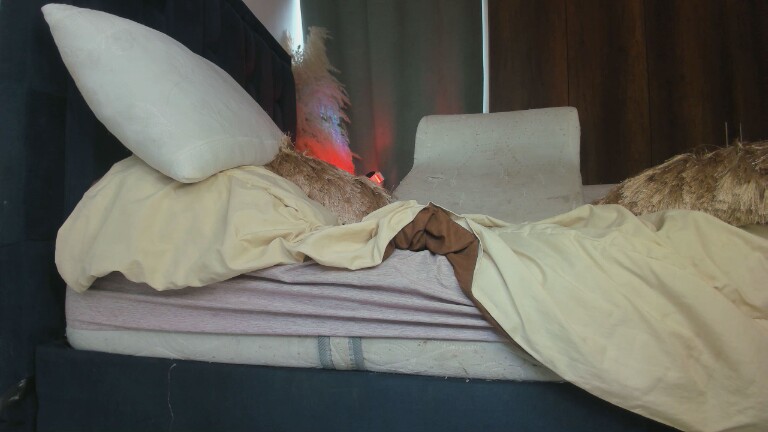 aliceee18's Streamate show and profile