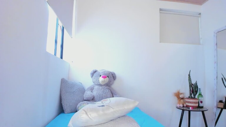 iriiss25's Streamate show and profile