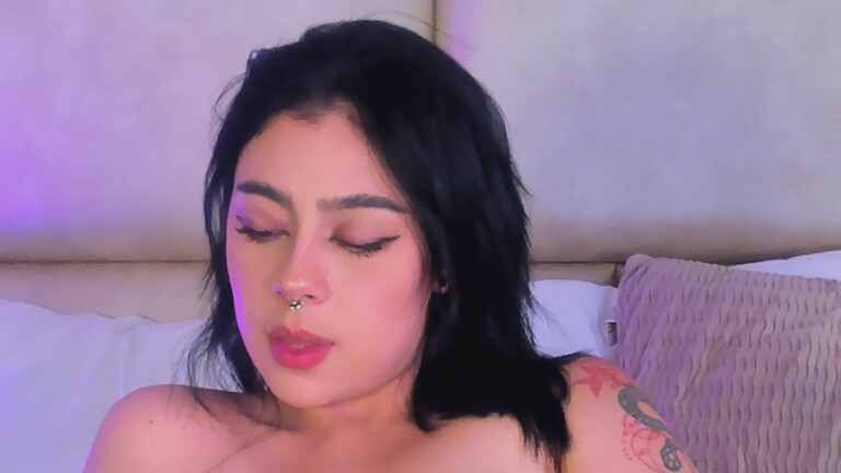 TaniaRedd's Streamate show and profile