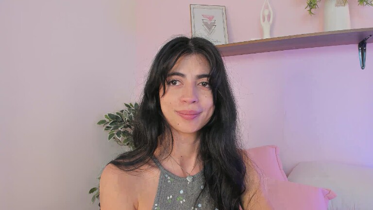 SaraFernandez's Streamate show and profile