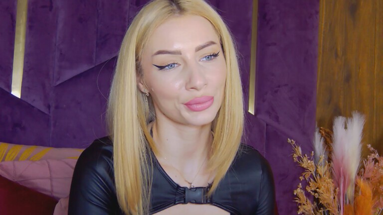 AngieShaen's Streamate show and profile