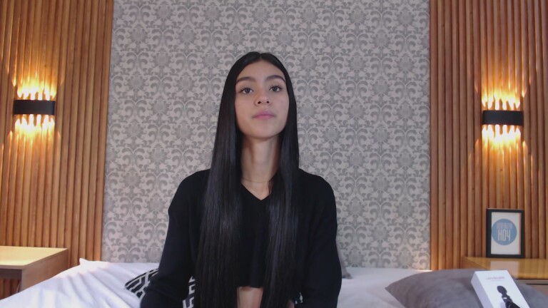 Charlotte_18's Streamate show and profile