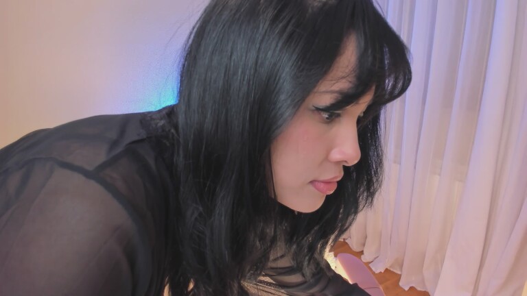 innasantos's Streamate show and profile