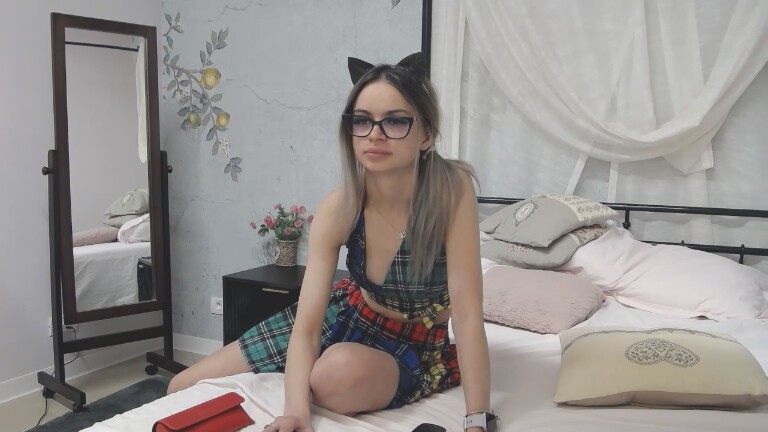 DAPHNEEs's Streamate show and profile