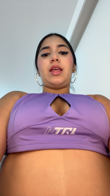 SophieLanne's Streamate show and profile