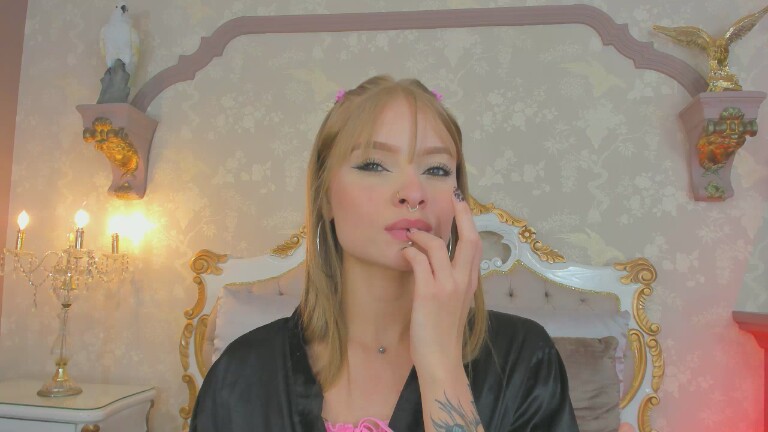 ZuzanHoll's Streamate show and profile