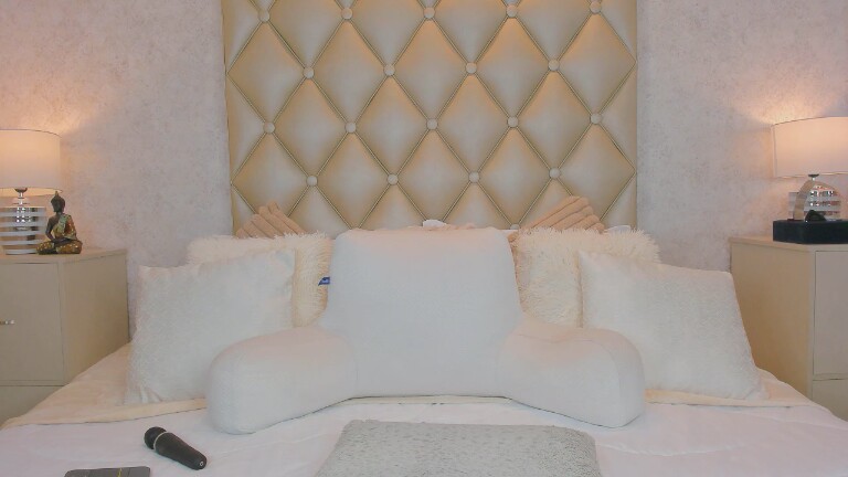 MiaaCaastro's Streamate show and profile