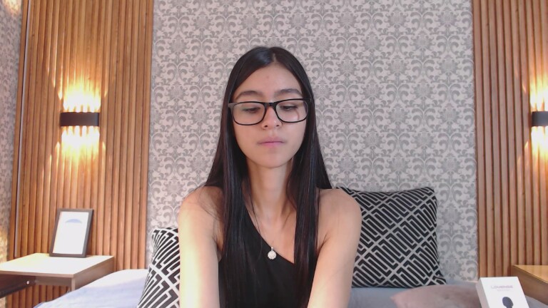 Charlotte_18's Streamate show and profile