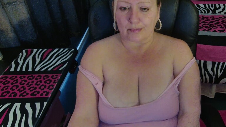 SweetDreamsSC's Streamate show and profile