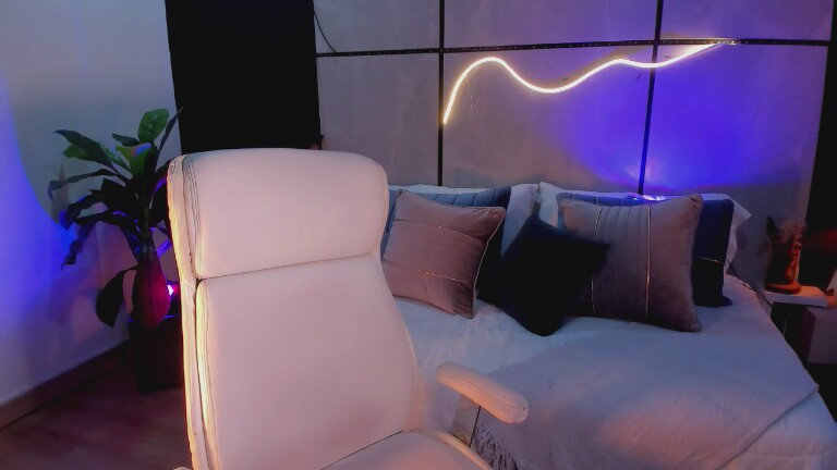 EmiilyMazzon's Streamate show and profile