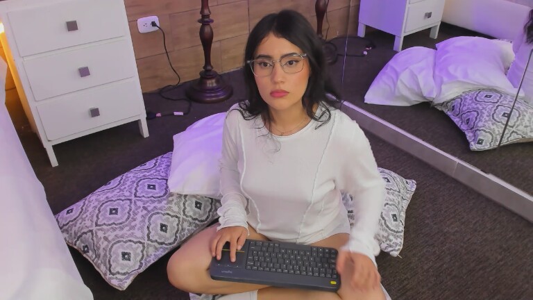 AliceeCarther's Streamate show and profile