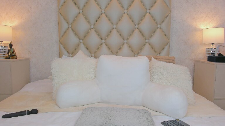 MiaaCaastro's Streamate show and profile