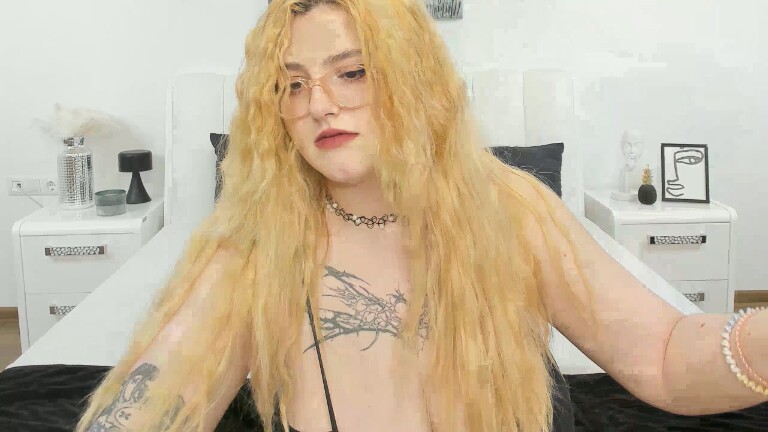 Polluxia's Streamate show and profile