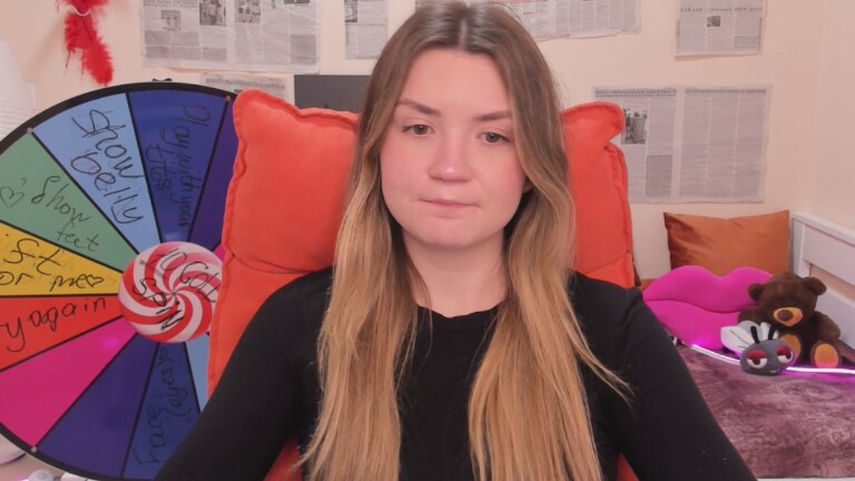 Reneswee's Streamate show and profile