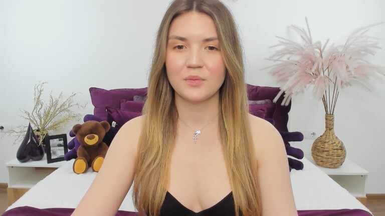 Reneswee's Streamate show and profile