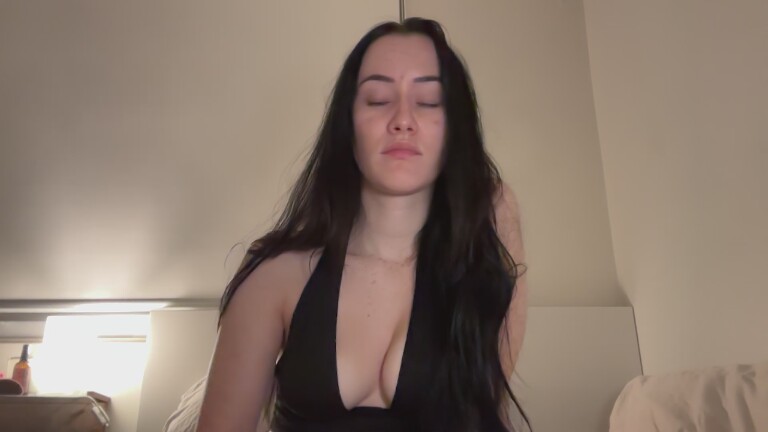 ZaraHartUK's Streamate show and profile