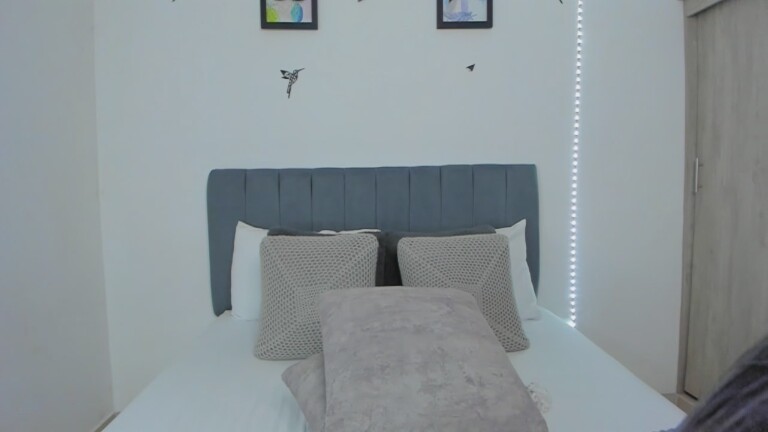 SarahRouxx's Streamate show and profile