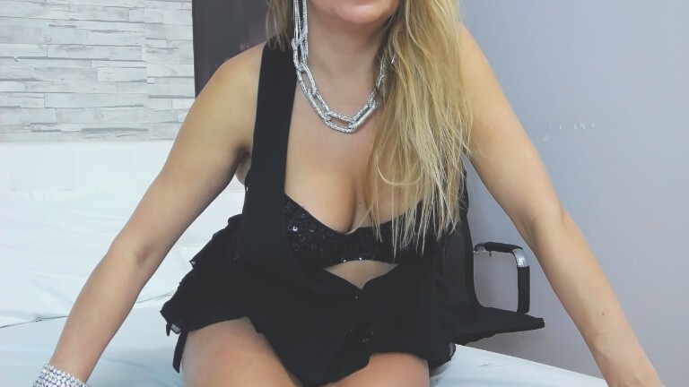 CHRISTYNNx's Streamate show and profile