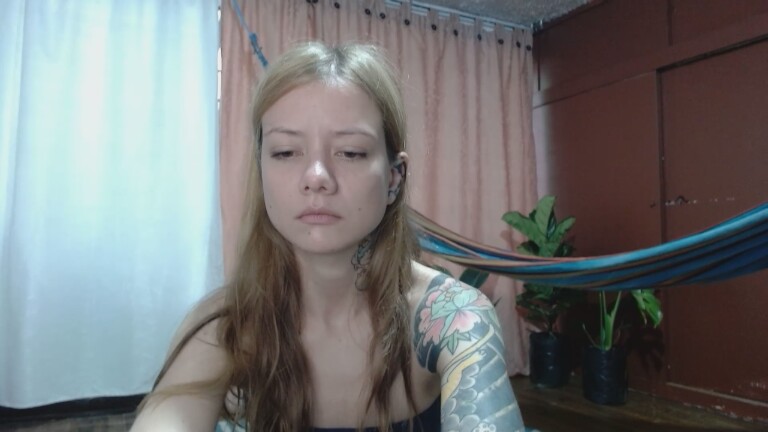 VicktoriaLou's Streamate show and profile