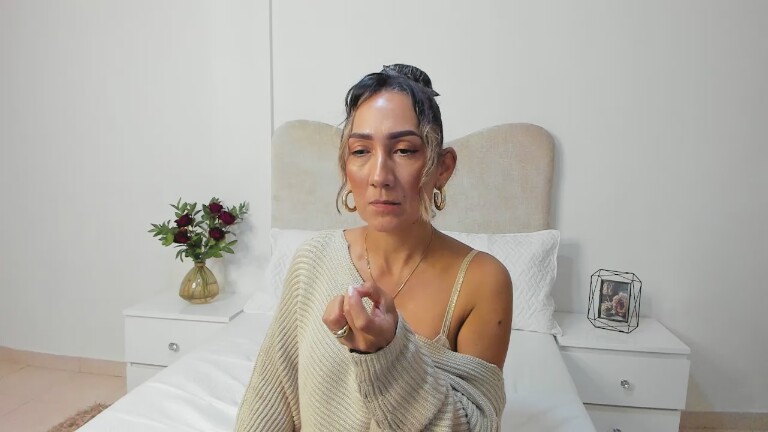 MaliaDavis's Streamate show and profile