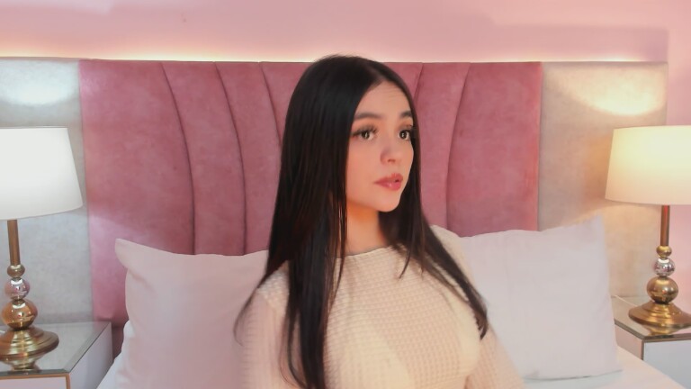 EmmaWeest's Streamate show and profile